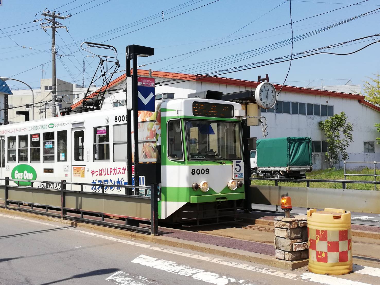 市電でのアクセス／Access by tram